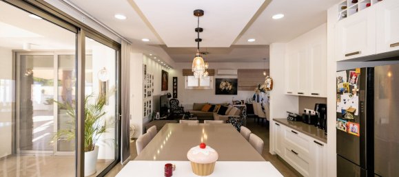 Bungalow com 4 quartos em Aradippou, Cyprus No. 22068 10