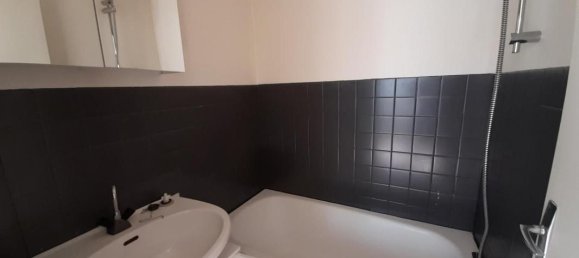 Estudio en Bourges, France No. 62595 8