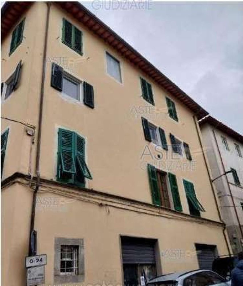 5 rooms Apartment in Pescia, Italy No. 263433