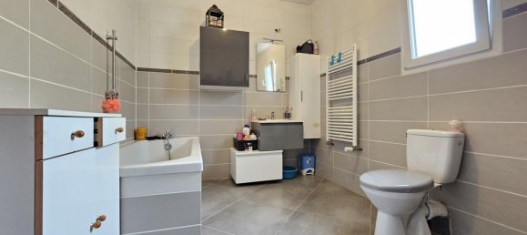 3 Schlafzimmer Haus in Miniac-Morvan, France, Nr. 200787 3