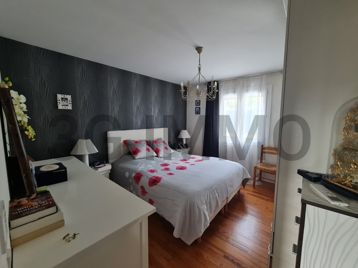 3 bedrooms Villa in Naves, France No. 192563