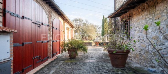 Вилла с 4 спальнями в Пистоя, Италия № 128056 4