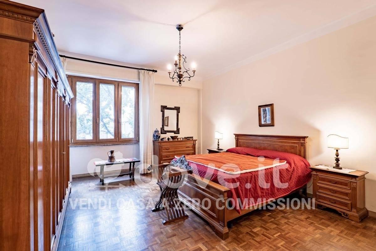 3 rooms Apartment in Florence, Italy No. 36076