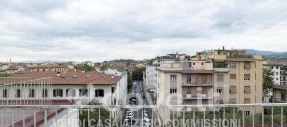 3 rooms Apartment in Florence, Italy No. 36076 9
