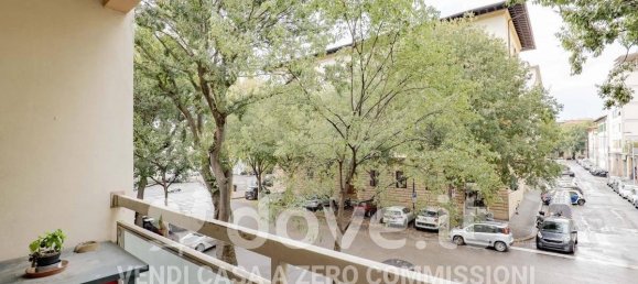 3 rooms Apartment in Florence, Italy No. 36076 36