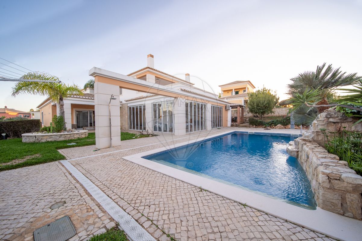 5 bedrooms House in Portimao, Portugal No. 18524