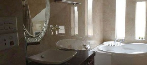 3 bedrooms House in Hoan Kiem, Vietnam No. 6405 4