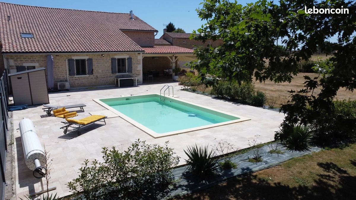 6 bedrooms House in Charente, France No. 335914