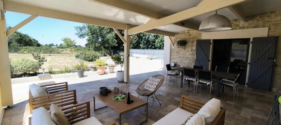 6 bedrooms House in Charente, France No. 335914 2