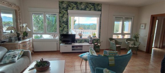 5 bedrooms House in Yecla, Spain No. 166079 9