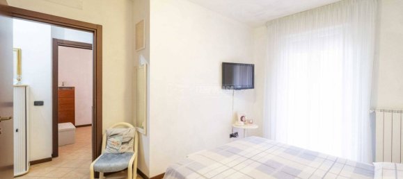 Квартира с 2 спальнями в Трекате, Италия № 116023 11