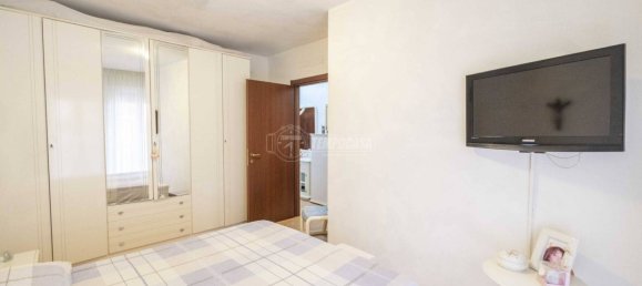 Квартира с 2 спальнями в Трекате, Италия № 116023 12