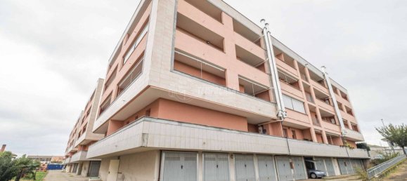 Квартира с 2 спальнями в Трекате, Италия № 116023 25