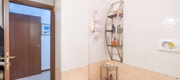 Квартира с 2 спальнями в Трекате, Италия № 116023 14