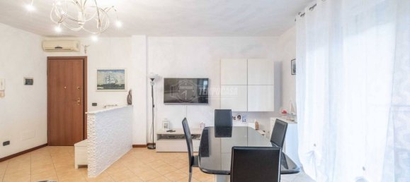 Квартира с 2 спальнями в Трекате, Италия № 116023 5