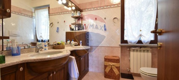 3 bedrooms Villa in Paruzzaro, Italy No. 334333 3