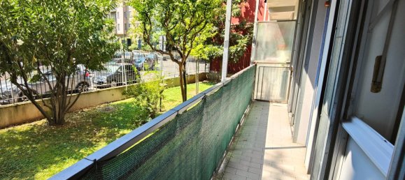 3 rooms Apartment in Milan, Italy No. 338145 3