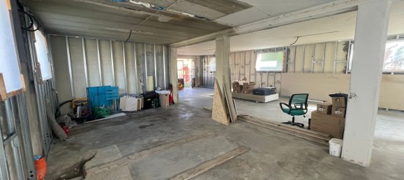 Villa de 4 dormitorios en Paullo, Italy No. 364196 9