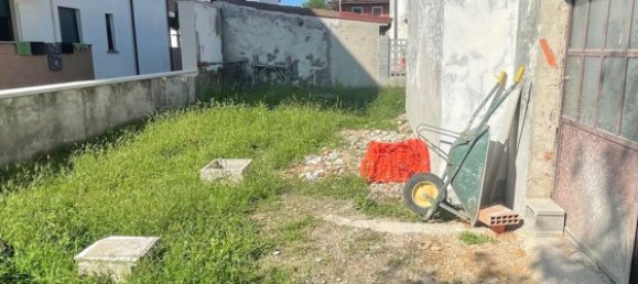 Villa de 4 dormitorios en Paullo, Italy No. 364196 16