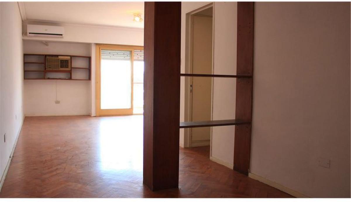 Apartamento de 4 dormitorios en Morón, Argentina No. 55953
