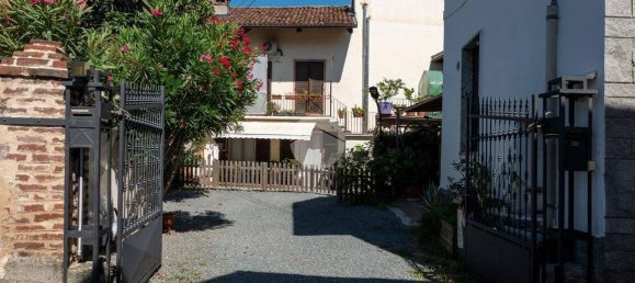 4 bedrooms House in Piossasco, Italy No. 275214 2