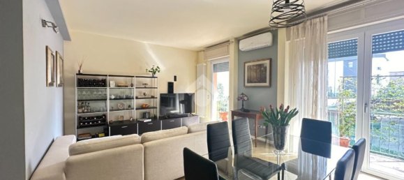 3 rooms Apartment in Desenzano del Garda, Italy No. 127483 4