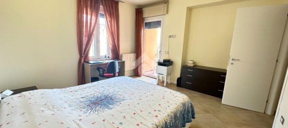 3 rooms Apartment in Desenzano del Garda, Italy No. 127483 16