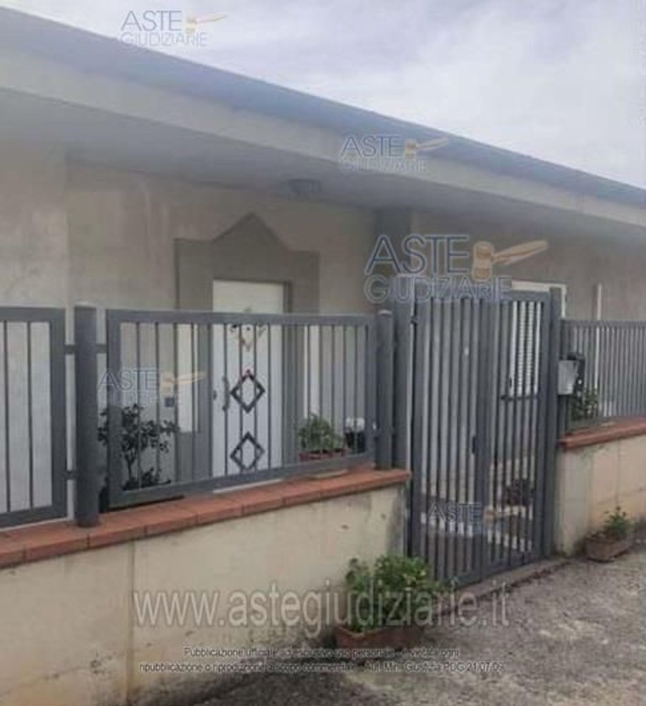 11 rooms House in Sezze, Italy No. 204998