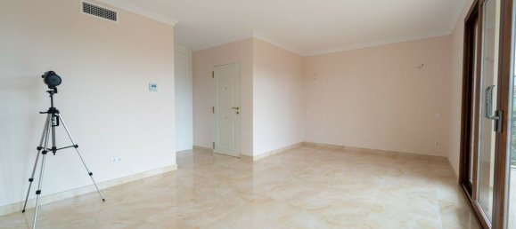 5 bedrooms Villa in Marbella, Spain No. 112548 23