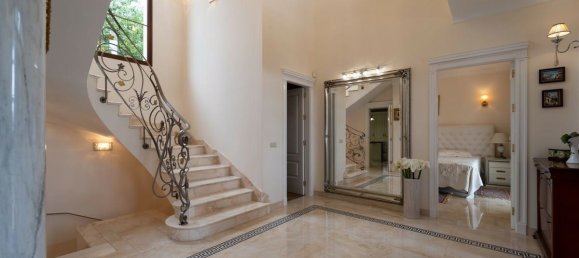 5 bedrooms Villa in Marbella, Spain No. 112548 14