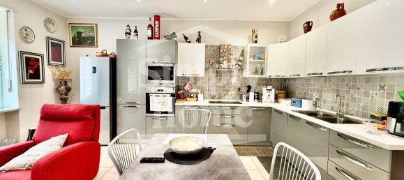 3 rooms Apartment in Turin, Italy No. 276277 5