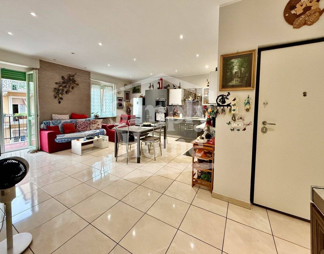 3 rooms Apartment in Turin, Italy No. 276277