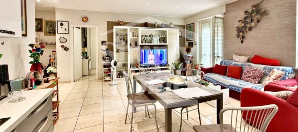3 rooms Apartment in Turin, Italy No. 276277 3