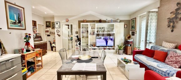 3 rooms Apartment in Turin, Italy No. 276277 7