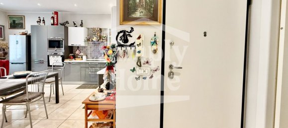 3 rooms Apartment in Turin, Italy No. 276277 2