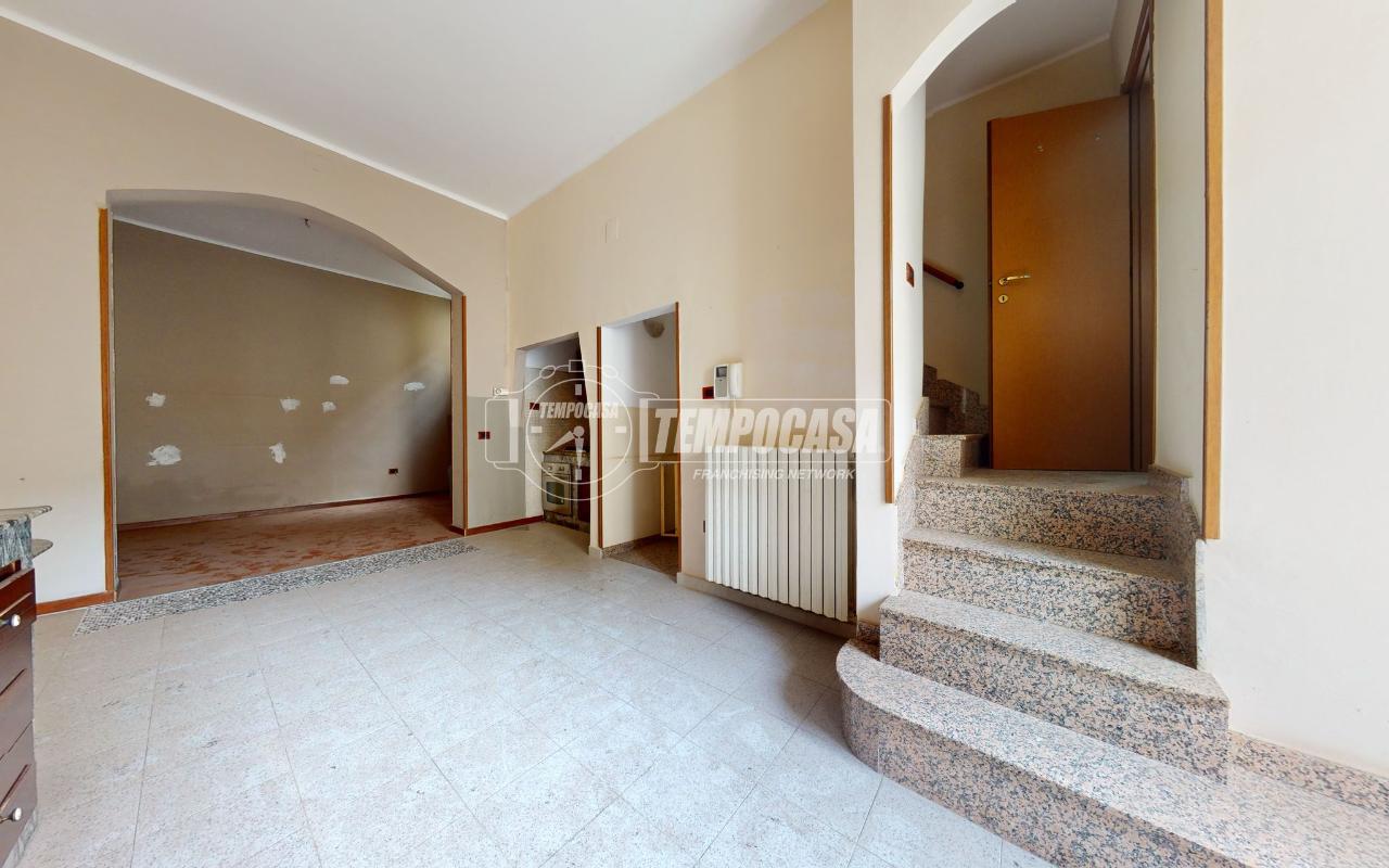 3 rooms House in Acquaviva delle Fonti, Italy No. 153181