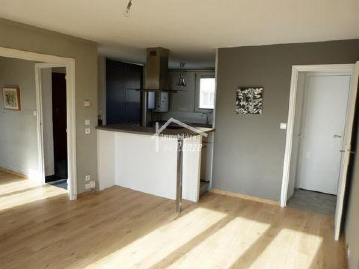 3 bedrooms Condo in Lyon, France No. 35881