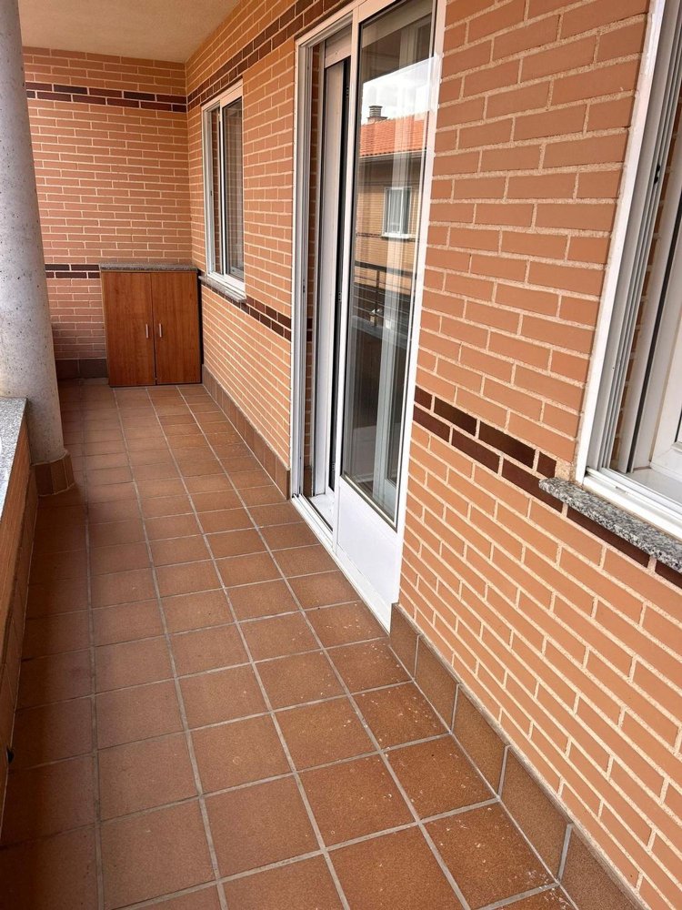 3 bedrooms Apartment in Villares de la Reina, Spain No. 194629