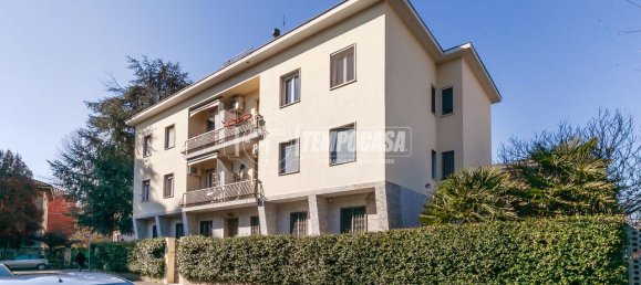 2 rooms Apartment in Milan, Italy No. 246452 3