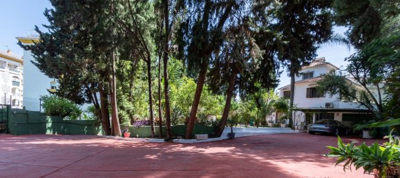 Villa de 4 dormitorios en Marbella, Spain No. 251329 29