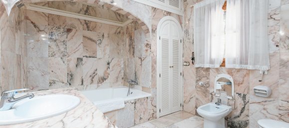 Villa de 4 dormitorios en Marbella, Spain No. 251329 22