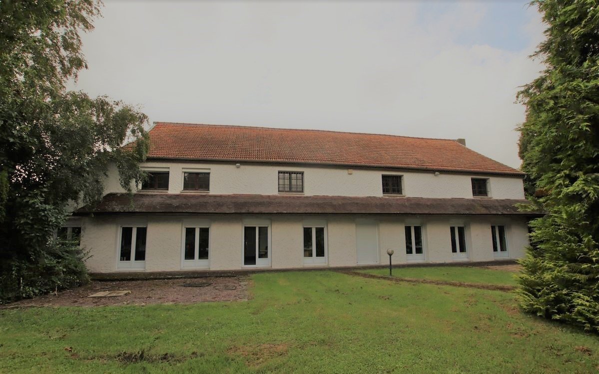 Casa de 10 divisões em Dammarie, France N.º 80768