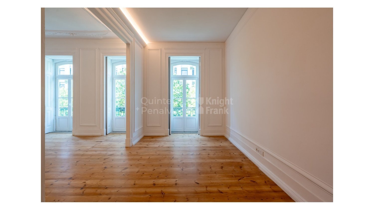 3 bedrooms Apartment in Lisbon, Portugal No. 237445