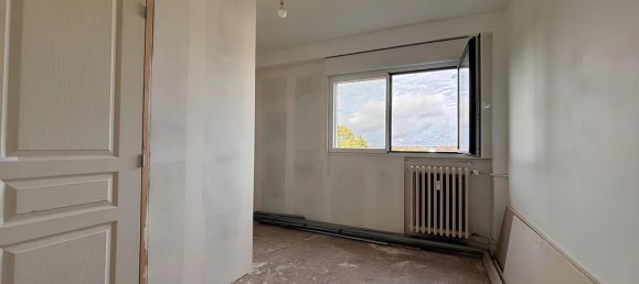 Estudio en Vitre, France No. 326680 2