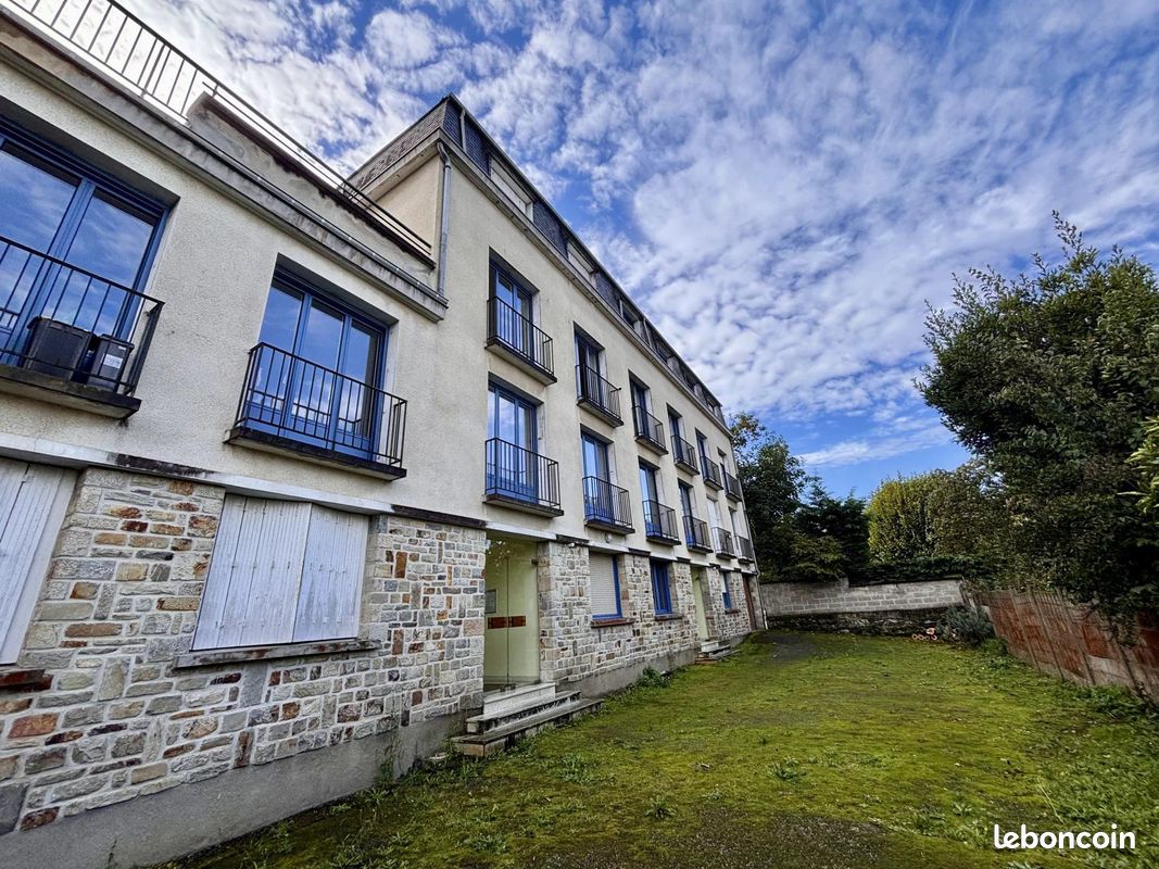 Estudio en Vitre, France No. 326680