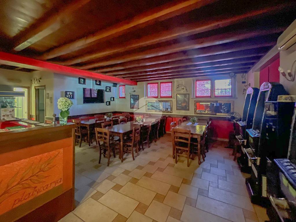 5 rooms Commercial property in Bagnolo Cremasco, Italy No. 341368