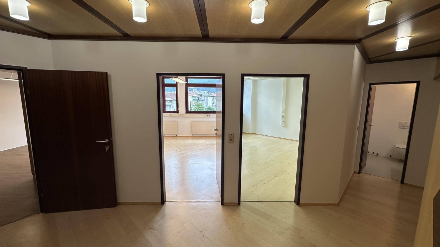 91m² Office in Innsbruck-Stadt, Austria No. 219347