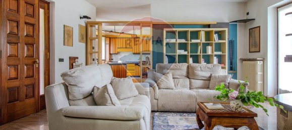 3 bedrooms Villa in Leggiuno, Italy No. 142123 15