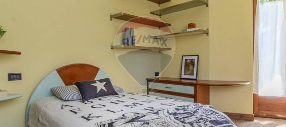 3 bedrooms Villa in Leggiuno, Italy No. 142123 4