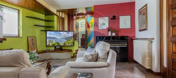 3 bedrooms Villa in Leggiuno, Italy No. 142123 14